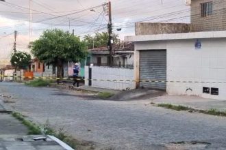 Homem é morto a tiros após ter casa invadida por suspeito que se apresentou como policial, na Grande João Pessoa