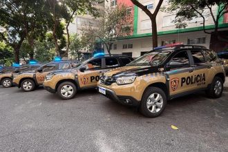 Homem é preso após ameaçar de morte e agredir esposa com barra de metal em BH
