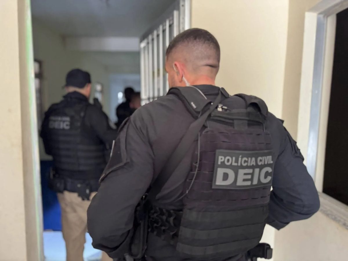 Homem é preso após atacar adolescente com facão na Bahia