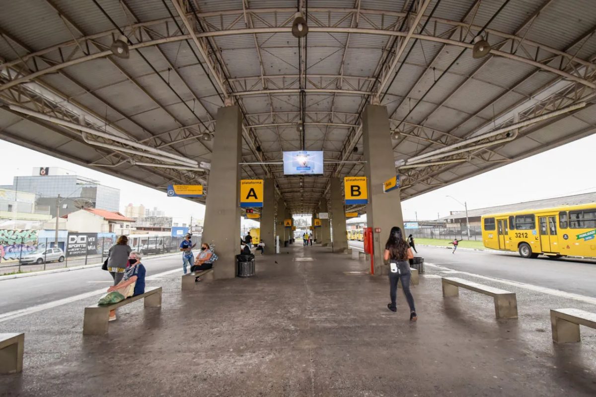 Homem é preso por tentativa de roubo e importunação sexual contra mulher em terminal de ônibus em Jundiaí