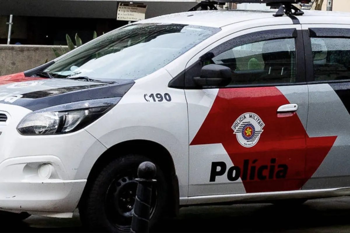 Homem morre após ser encontrado baleado dentro de carro no litoral de SP