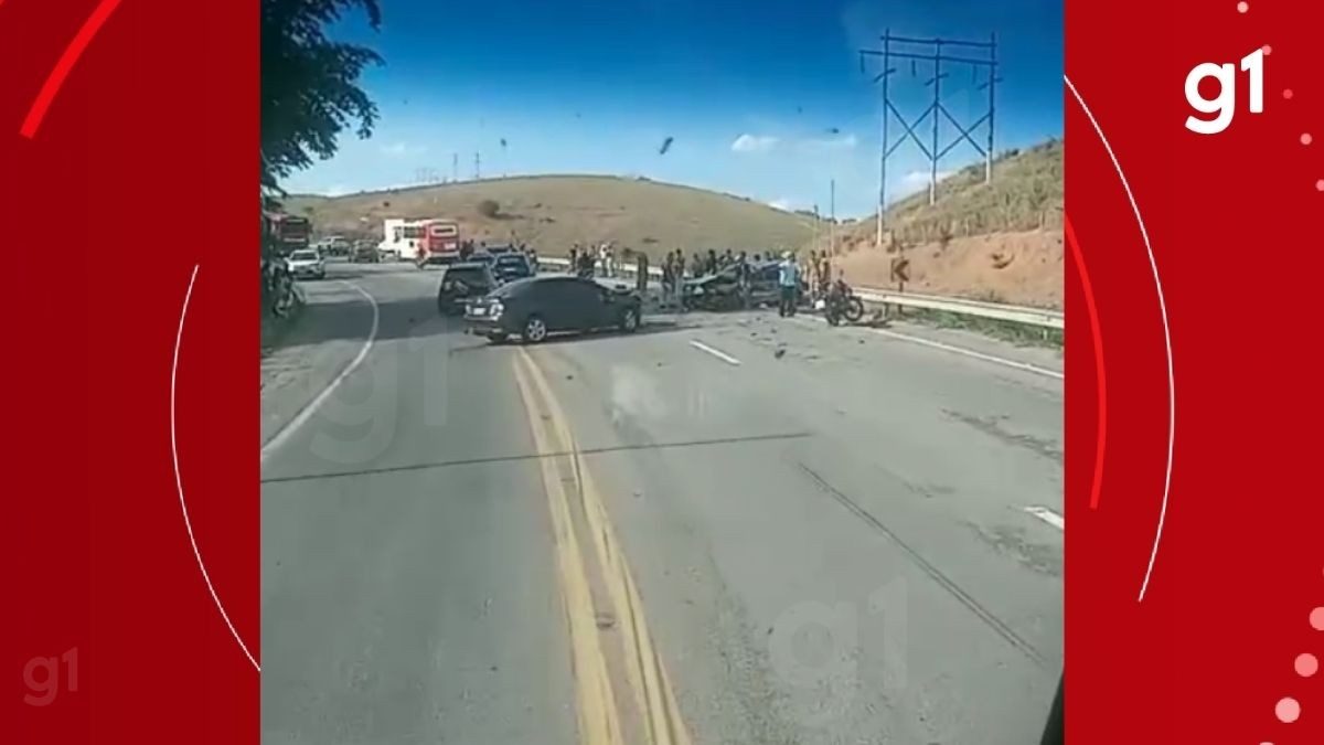 Homem morre em acidente envolvendo três carros na BR-116, em Governador Valadares