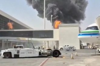 Houthis anunciam novo ataque a aeroporto de Riade; governo saudita diz que destruiu míssil