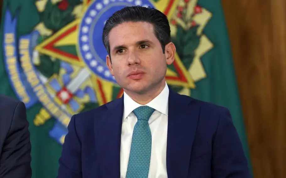 Hugo Motta busca apoio do PT para aprovar reforma política