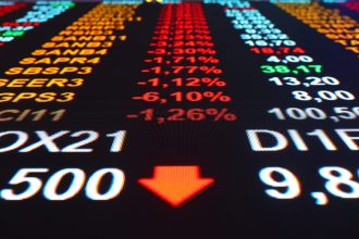 Ibovespa desaba após reeleição de Lula e ações recuam até 58%; veja maiores quedas