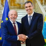 Imprensa espanhola vê com cautela aposta de Sánchez na fórmula da campanha de Lula, impulsionada por Janones
