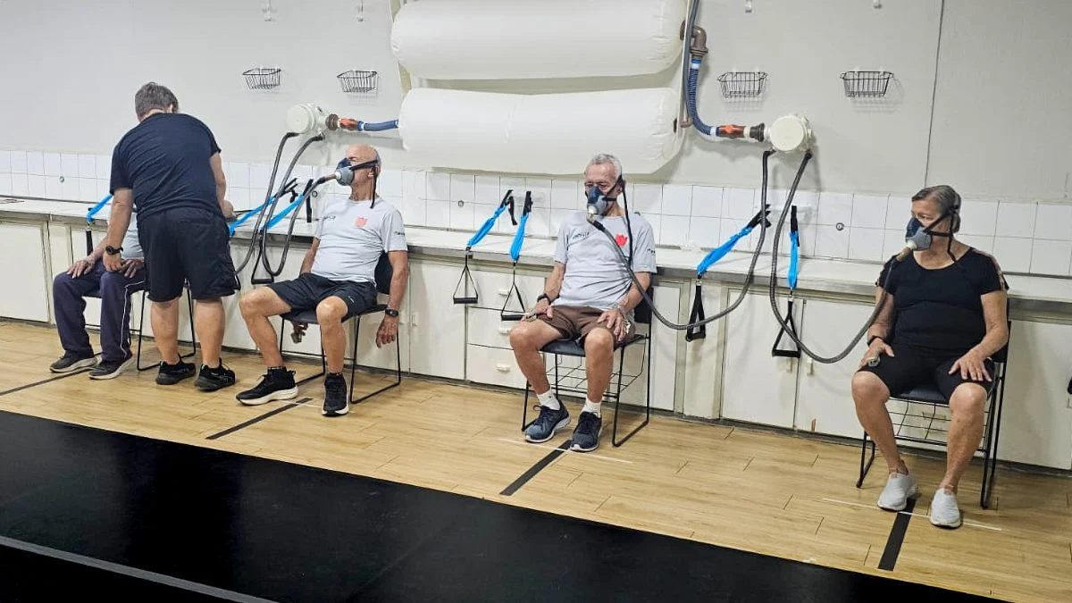 Inalação controlada de ar rarefeito pode atenuar sintomas de Parkinson