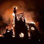 Incêndio atinge prefeitura de Limoges e derruba telhado do prédio de 1883
