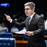Influente em Brasília, derrotado em 'casa': o revés eleitoral de Randolfe no Amapá