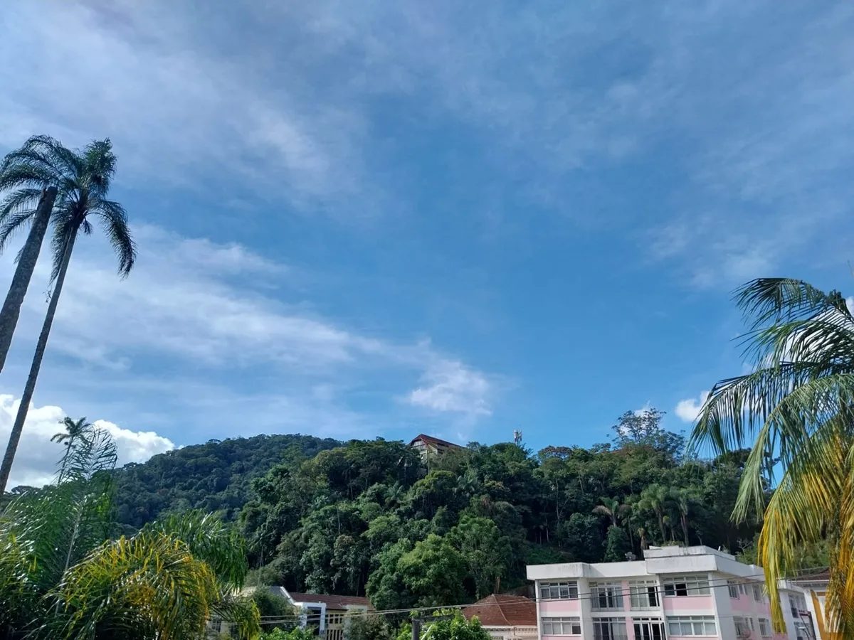 Inmet emite alerta de tempestade, granizo e ventos de até 60 km/h para 66 cidades do RJ; veja lista
