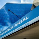INSS inicia pagamento de benefícios de outubro; veja calendário