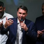Interlocutores de Flávio Bolsonaro procuram Gilmar Mendes e discutem relação com STF em caso de vitória