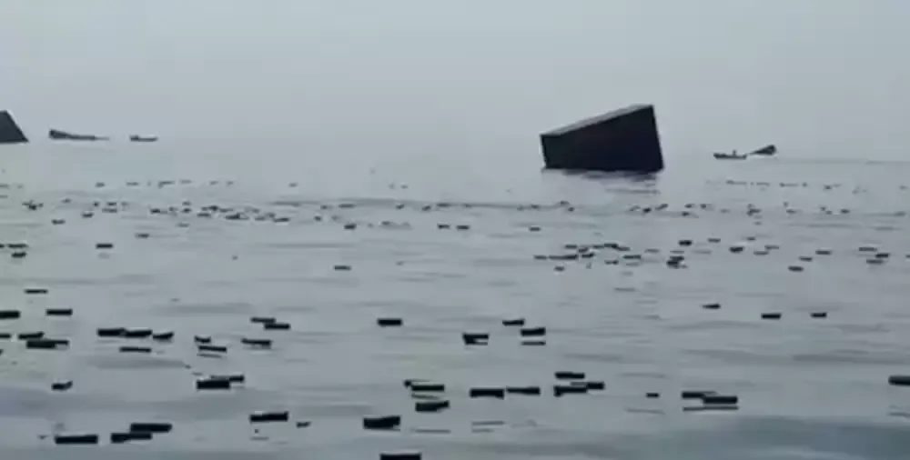 iPhones ficam à deriva no Estreito de Ormuz após navio ser atingido por mina; veja vídeo