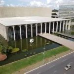Itamaraty atrasa salários e repasses a postos no exterior