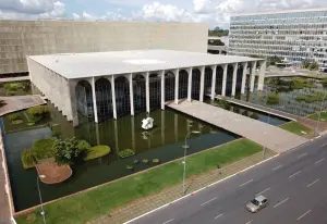 Itamaraty atrasa salários e repasses a postos no exterior