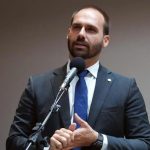 Jair Bolsonaro ajudará a escolher ministros em eventual governo de Flávio, diz Eduardo