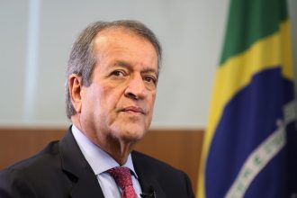 Jair Bolsonaro pede a Moraes para receber visita de Valdemar Costa Neto em prisão domiciliar