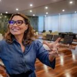 Janja leva bronca da produção durante debate na Band