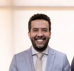 Janones anuncia alta da UTI nesta terça-feira