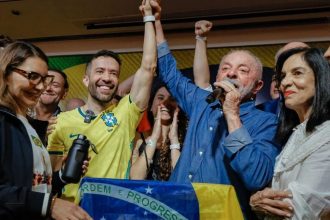 Janones diz poder ajudar mais Lula como deputado do que como ministro