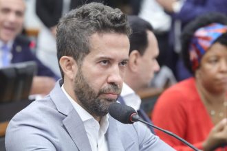 Janones se pronuncia após nova derrubada do ‘Exército do Lula’