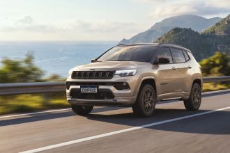Jeep Compass 2027 ganha versões híbridas, mas ainda custa e consome mais que rivais chineses