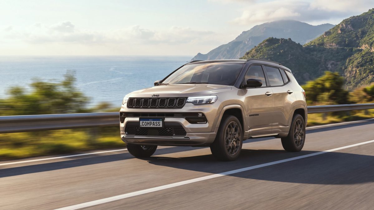 Jeep Compass 2027 ganha versões híbridas, mas ainda custa e consome mais que rivais chineses