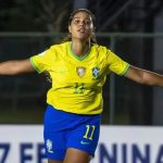 Jogadora brasileira é apontada por Messi como um das principais promessas do futebol