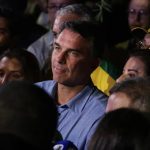 Jornal argentino detalha ida de Flávio aos EUA