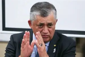 José Guimarães diz que ajuste fiscal não é prioridade e contraria Fazenda