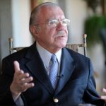 José Sarney recebe alta hospitalar após nove dias de internação