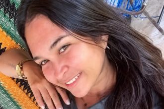 Jovem de 22 anos é encontrada morta com golpes de faca no pescoço em Bacabal; companheiro é suspeito