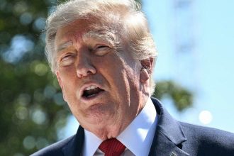 Juíza ordena que Trump preste depoimento em processo contra a BBC