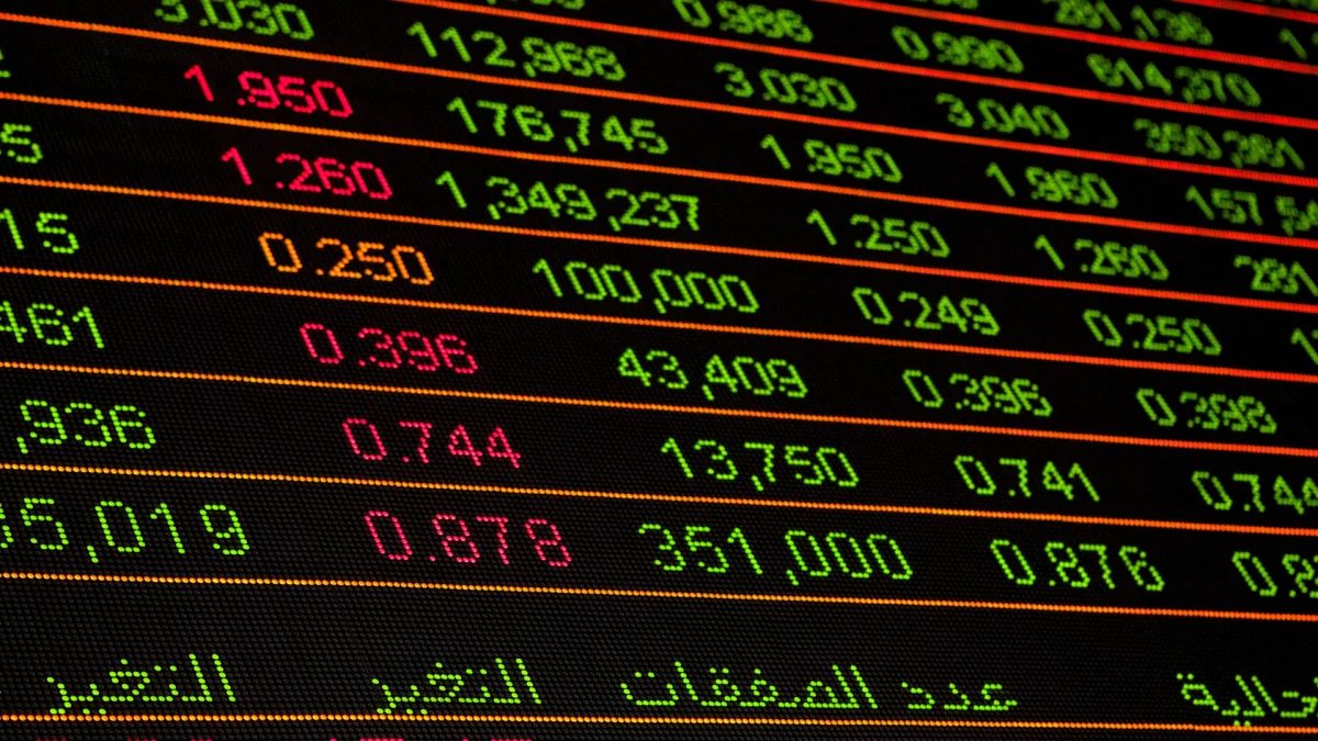 Juros de 10 anos sobem a 15,04% e mercado vê Selic mantida