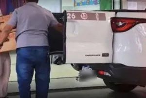Justiça apura transporte de urnas em caminhonete com adesivo do PT