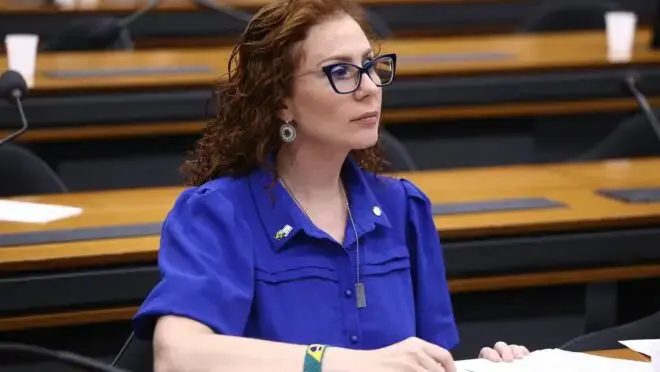 Justiça italiana adia decisão sobre extradição de Carla Zambelli