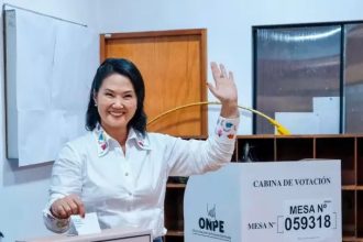 Keiko Fujimori anuncia regras mais rígidas para estudantes no Peru