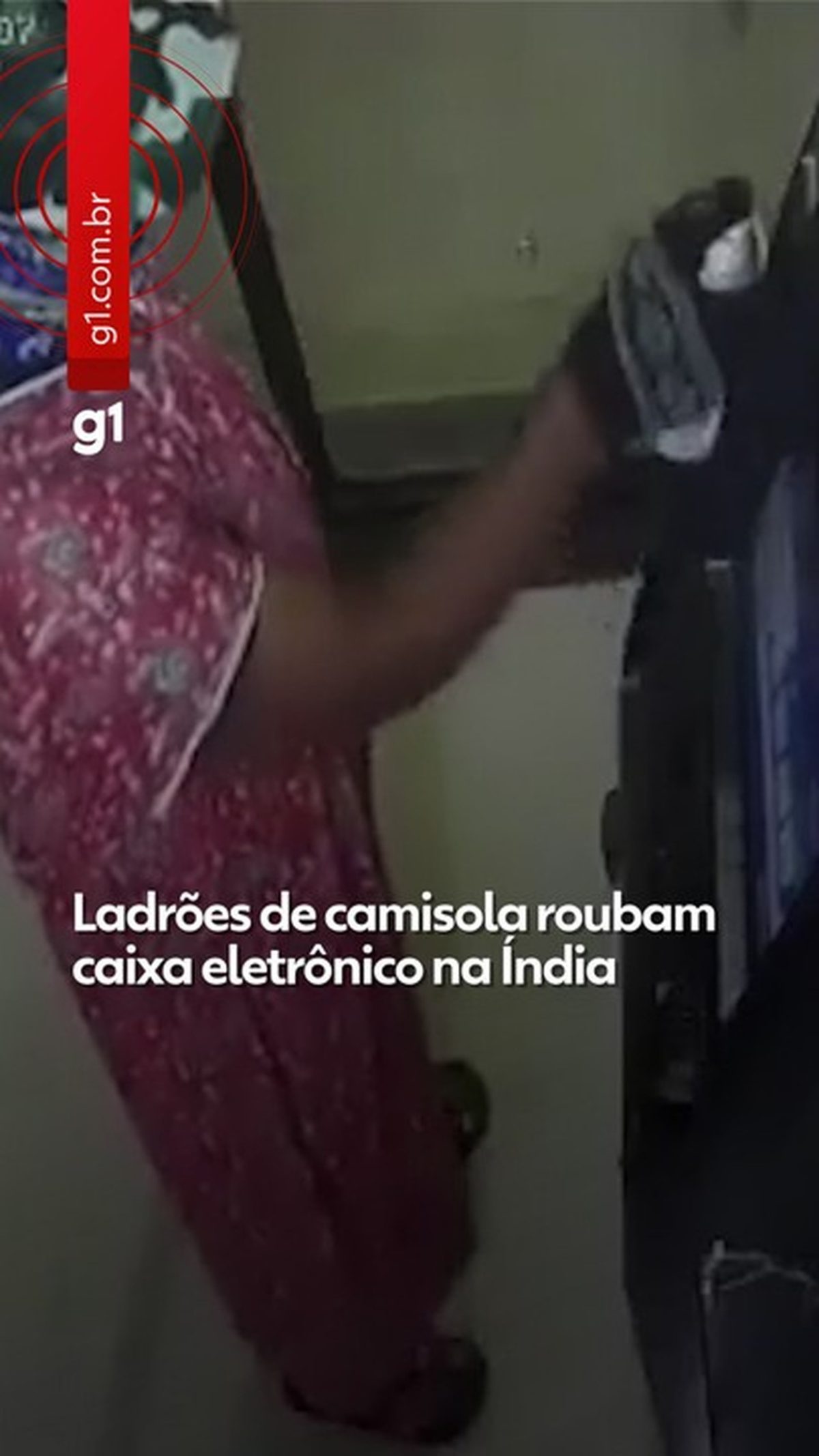 Ladrões usam vestidos e ambulância para furtar caixa eletrônico