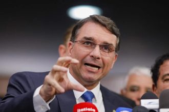 Leia o que se sabe sobre a proposta de Flávio para dívidas