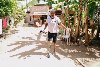 Líder comunitário que teve perna amputada consegue prótese com apoio da DPE-RR: 'mudou a minha vida'