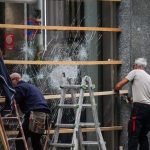 Lojas são saqueadas durante protestos em Milão; polícia italiana detém quase 300 pessoas