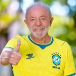 Lula adere à campanha de Janones com camisa da Seleção: ‘Bora, Brasil!’