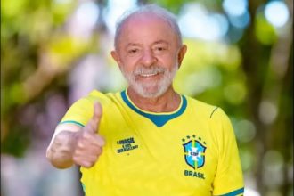 Lula adere à campanha de Janones com camisa da Seleção: ‘Bora, Brasil!’