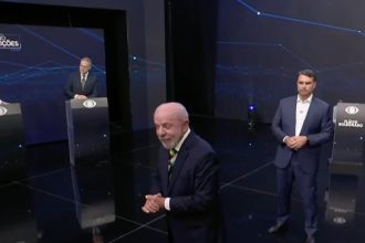 Lula afirma que abrirá sigilo bancário se Flávio fizer o mesmo