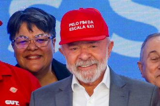 Lula comemora fim da escala 6 X 1: “Sorte do povo brasileiro”