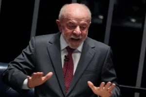 Lula considera escolher uma mulher para assumir a Defesa