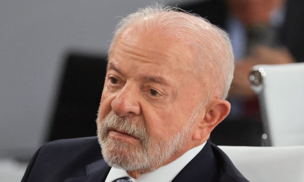 Lula diz que TSE está extrapolando em decisões contra sua campanha