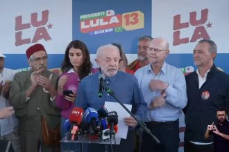 Lula diz que vai entregar ao TSE autorização para quebra de sigilo bancário telefônico dele e da família