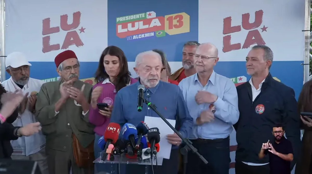 Lula diz que vai entregar ao TSE autorização para quebra de sigilo bancário telefônico dele e da família