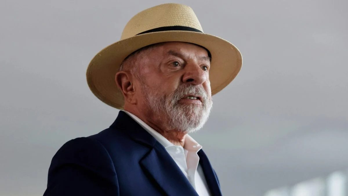 Lula fala a jornalistas antes de votar e chama Flávio de “mentiroso”
